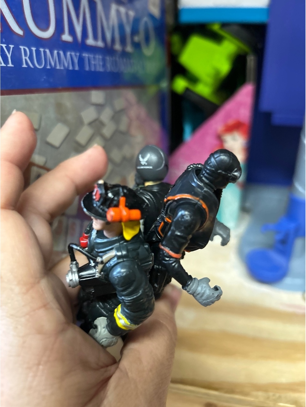 Assorted action figures - Picture 3 of 3